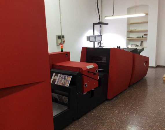 Maquina-impresión-digital-Xeikon-Blauverd-Impressors-1 BLAUVERD IMPRESSORS Xeikon 9600 impresion digital. Imprimir libro. Imprimir carteles. Imprimir folletos. impresión digital