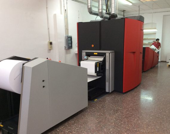 Maquina-impresión-digital-Xeikon-Blauverd-Impressors BLAUVERD IMPRESSORS Xeikon 9600 impresion digital. Imprimir libro. Imprimir carteles. Imprimir folletos.