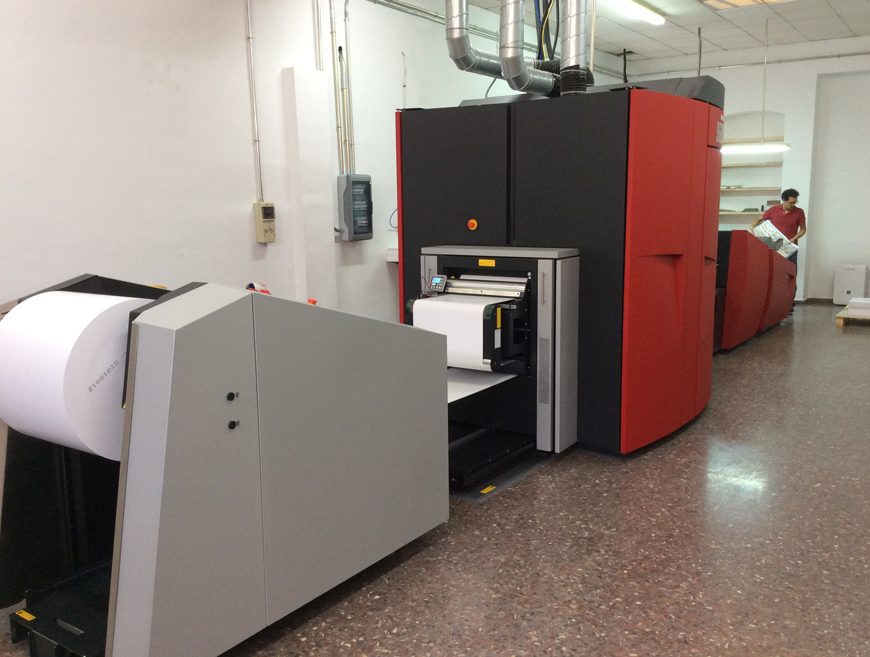 Maquina-impresión-digital-Xeikon-Blauverd-Impressors BLAUVERD IMPRESSORS Xeikon 9600 impresion digital. Imprimir libro. Imprimir carteles. Imprimir folletos.