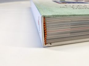 Imprimir-catalogos-Blauverd-Impressors-9 Imprimir catálogos. Encuadernación tapa dura cosida. Tapa dura. Impresión de catálogos en tiradas cortas. Imprimir catálogos máxima calidad. Imprimir catálogos económicos. Blauverd Impresión Imprenta digital Imprenta Offset